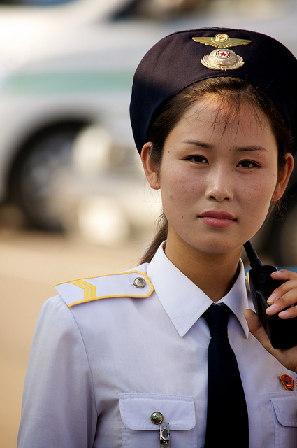 平壤:机场地勤女