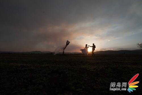 知名婚礼摄影师浅析旅拍中的用光技巧