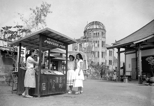 『纪实摄影』记录50年代的日本