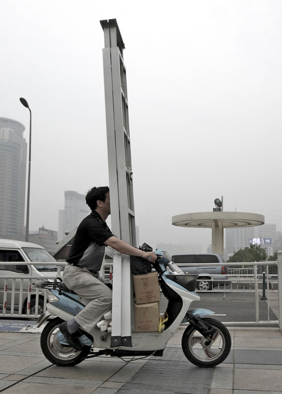 《“车技”惊心 ——电动自行车，且行且珍惜》