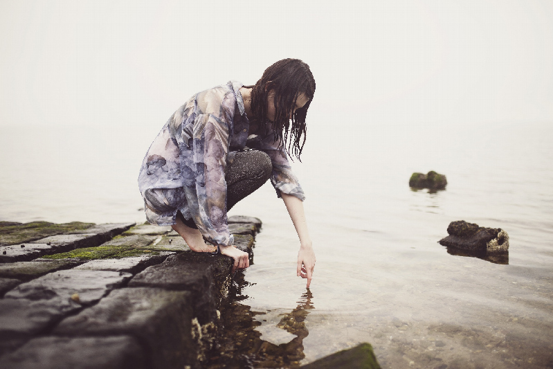 情绪人像：安静的做个美女子