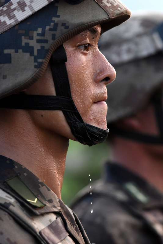 走进阅兵训练基地：看看军人到底啥样子