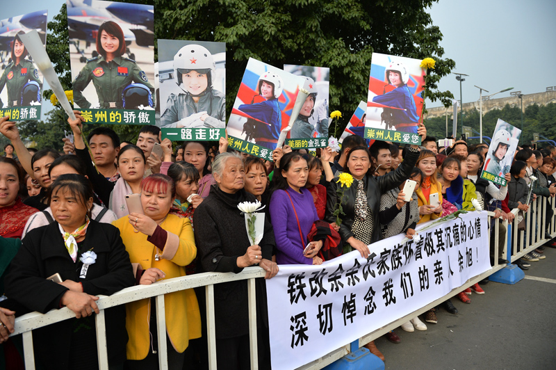 沈玲：余旭，让沈阿姨用镜头为你送行