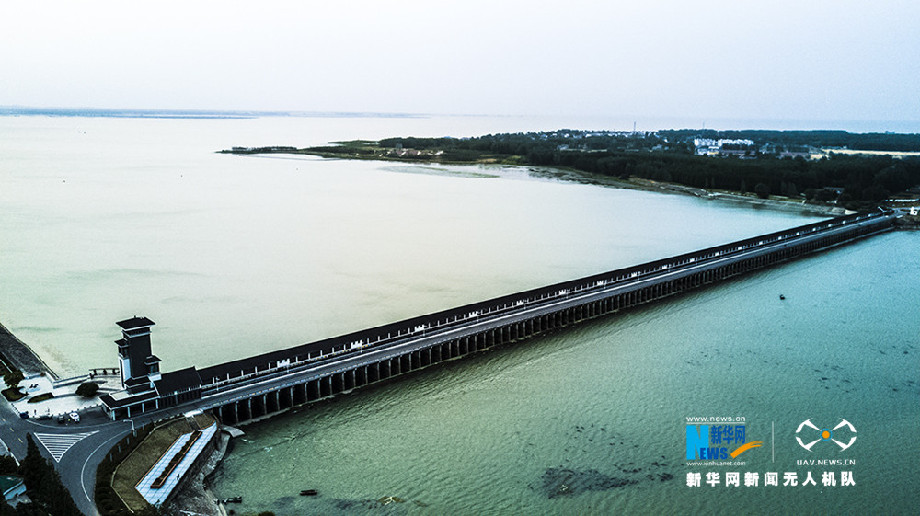 航拍洪泽湖大堤 千年古堰“水上长城”