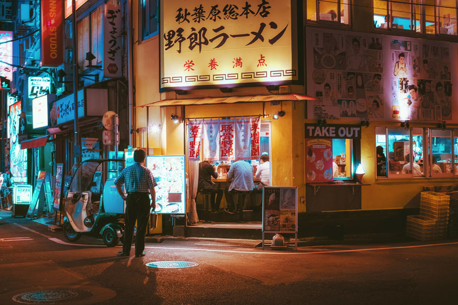 记录日本一年四季的烂漫夜色 安静中的浮华岁月