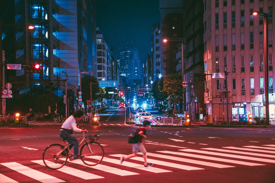 记录日本一年四季的烂漫夜色 安静中的浮华岁月