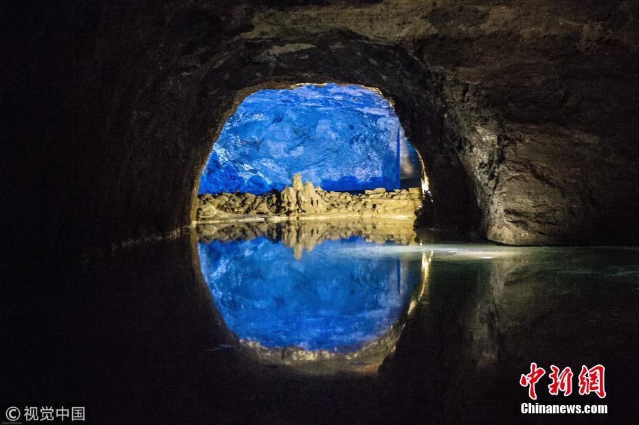 欧洲最大地下湖如梦幻王国 泛舟游览如置秘境