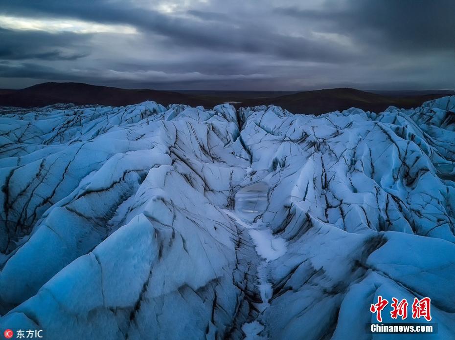 摄影师拍摄冰岛无人之地 展现冰雪魅力