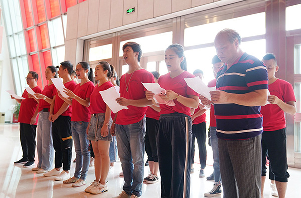 中国新闻摄影学会组织摄影记者到方志敏纪念馆参观学习