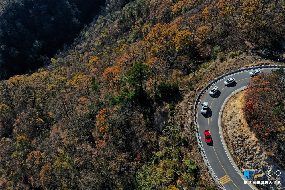 航拍：大别山马丁公路