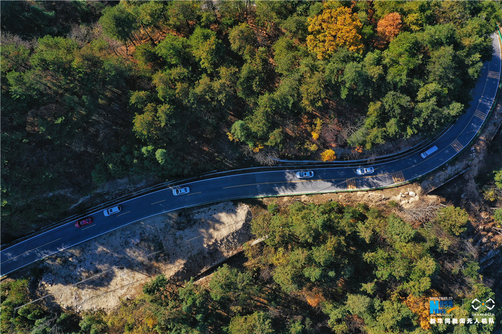 航拍：大别山马丁公路