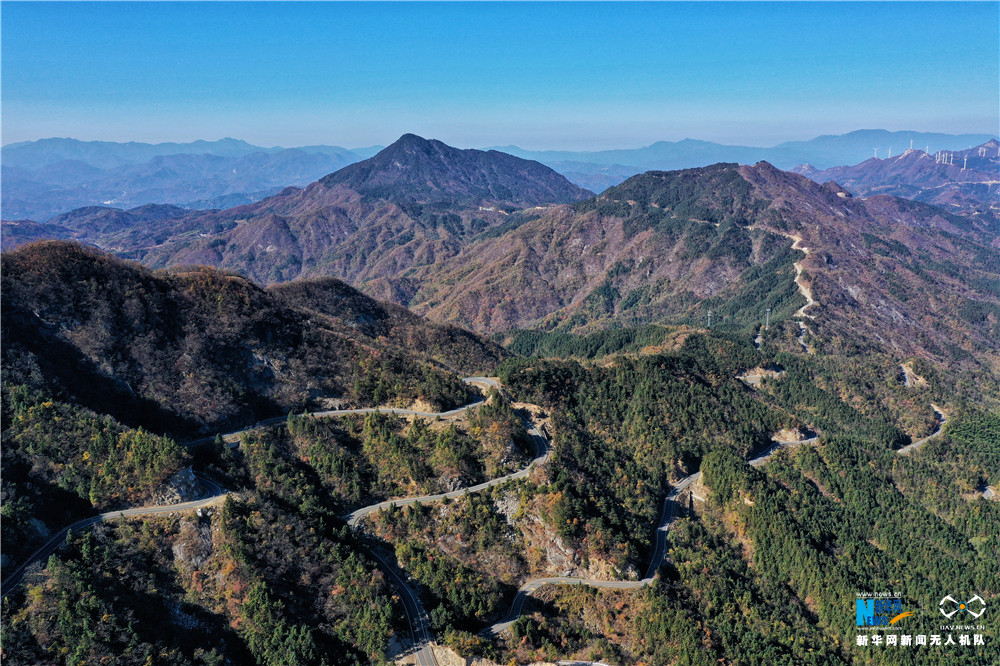 航拍：大别山马丁公路