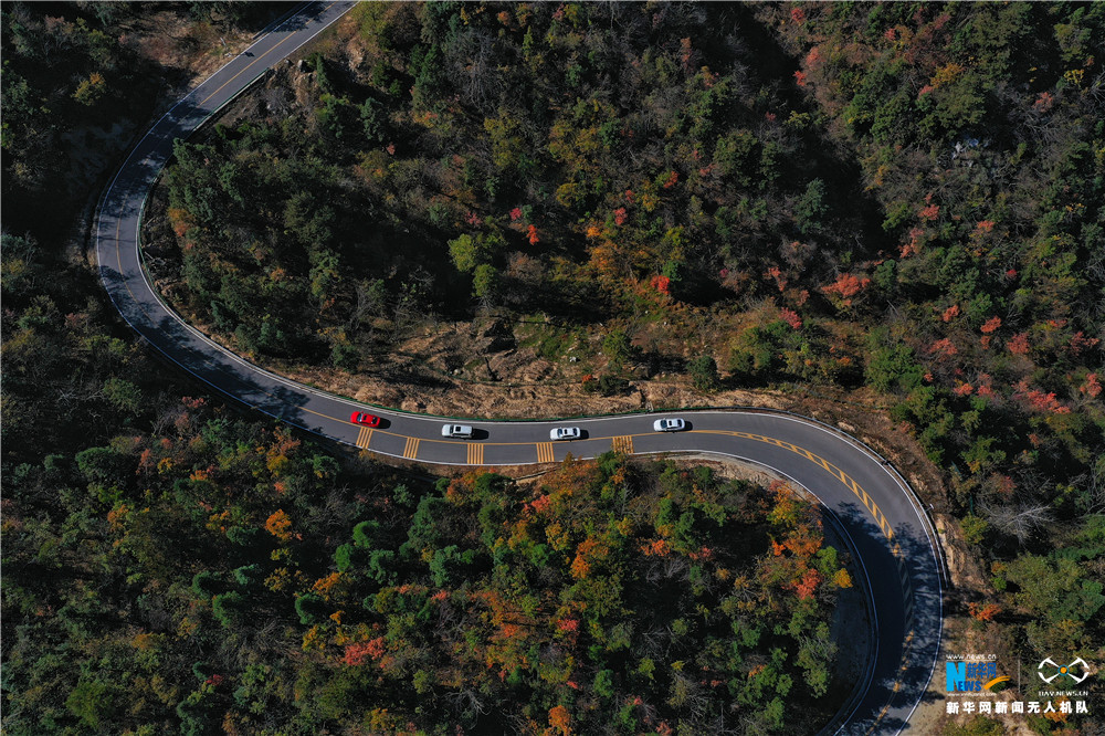 航拍：大别山马丁公路