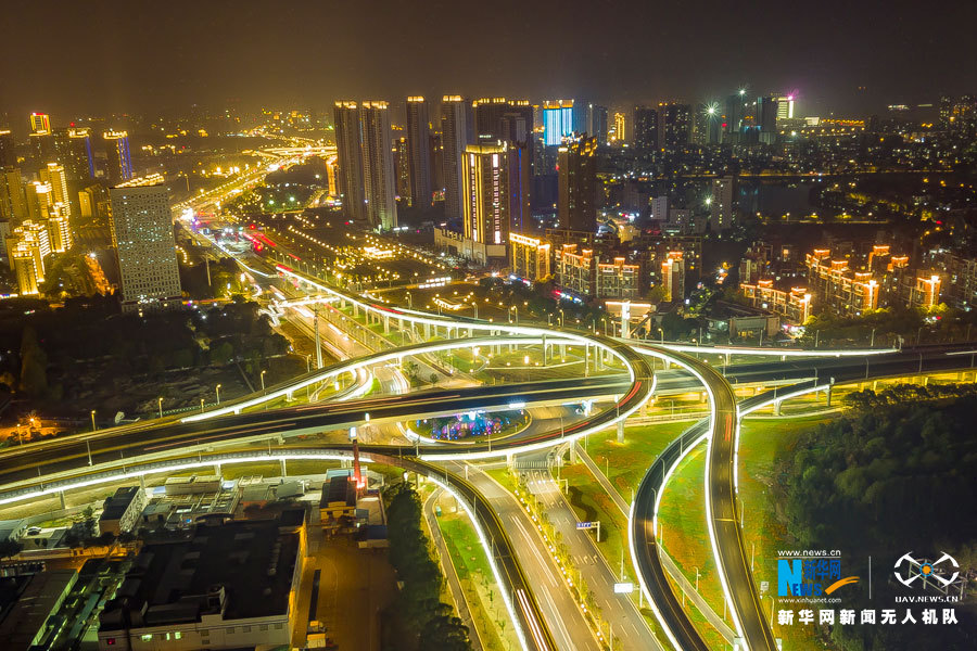 鸟瞰武汉临空港绚丽夜景