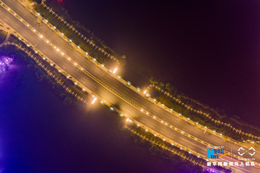鸟瞰武汉临空港绚丽夜景
