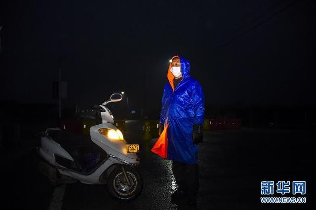 雨夜抗疫人