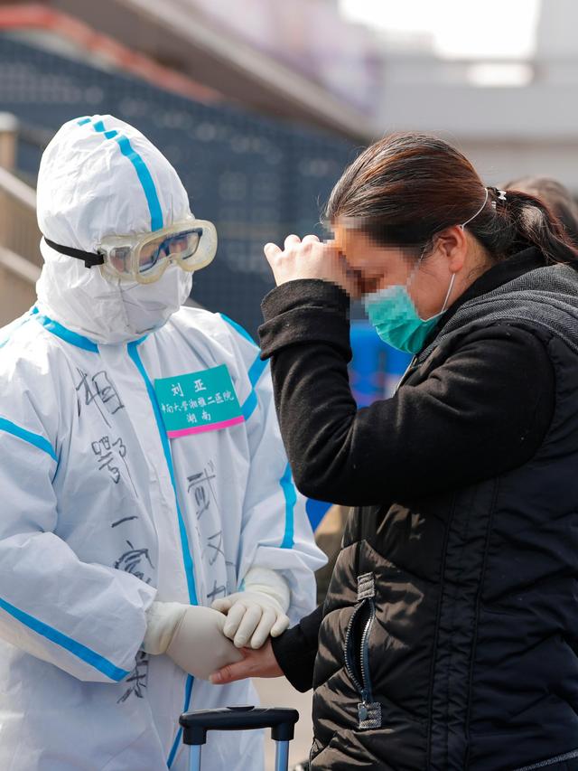 武昌方舱医院最后一批痊愈病人出舱