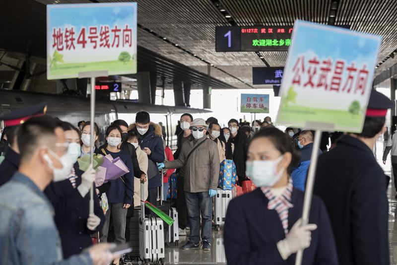 武汉站重启日：1.2万名湖北乡亲坐高铁回家