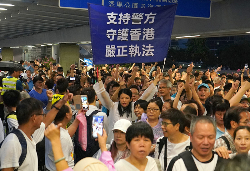 30余万市民参加“守护香港”集会 维护法治 反对暴力