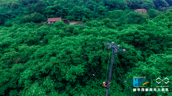 新华鹰现场|湖北咸宁暴雨 多部门紧急救援