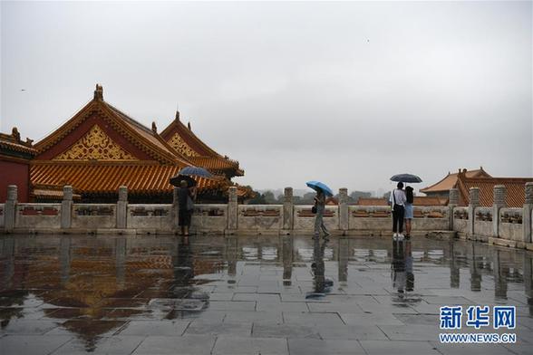 故宫雨中游