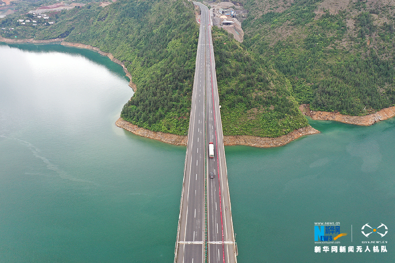 沿着高速看中国|瞰三峡库区绿色蝶变