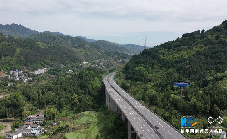 沿着高速看中国|瞰三峡库区绿色蝶变