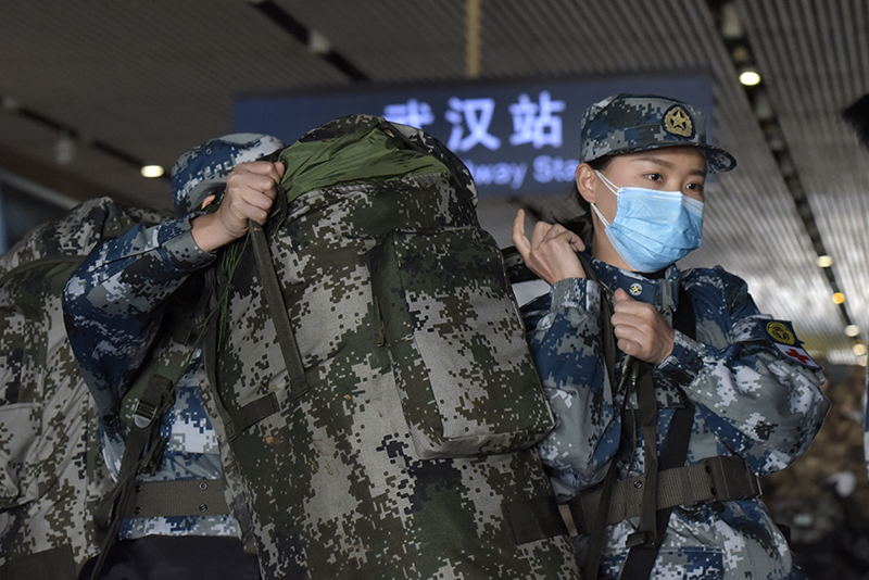 空地联运 军队又一批1200名医护人员抵达武汉