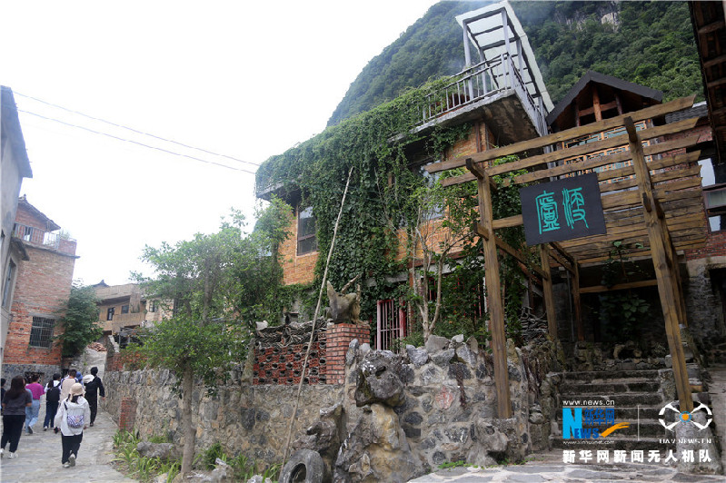 贵州荔波洪江村：昔日“空心村”变“艺术村”