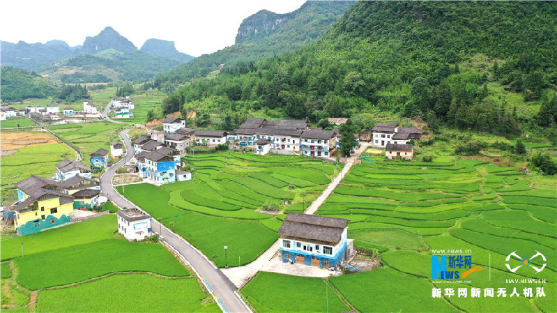 贵州荔波洪江村：昔日“空心村”变“艺术村”