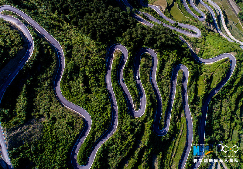 【“飞阅”中国】在青山间蜿蜒而上 重庆这条乡村公路颜值出圈