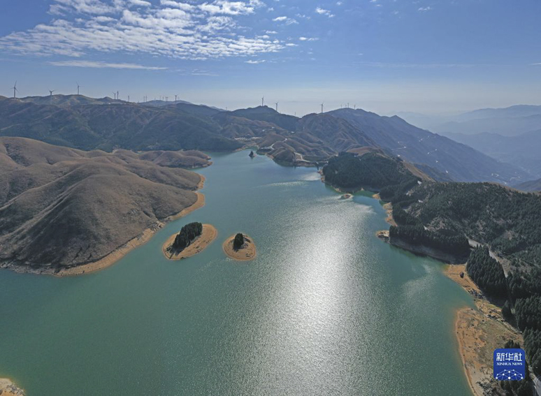 高山天湖景色美