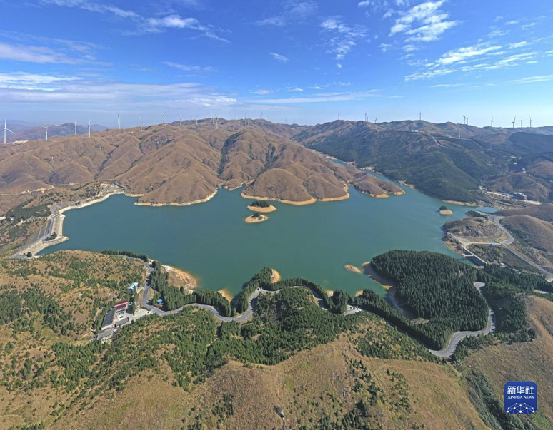 高山天湖景色美