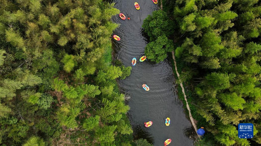 依靠绿水青山 发展乡村旅游