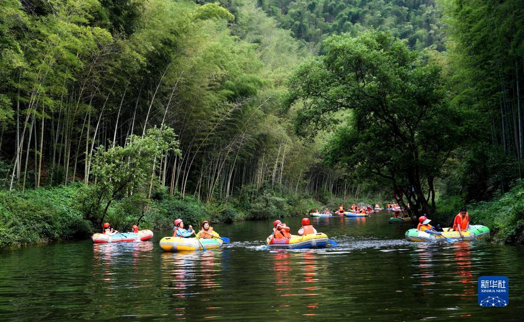 依靠绿水青山 发展乡村旅游