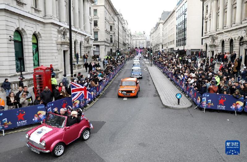 英国伦敦举行新年游行