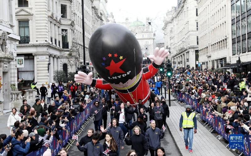 英国伦敦举行新年游行