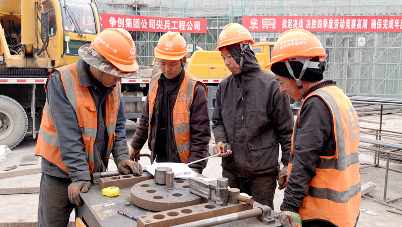 除夕，他们奋战在贵南高铁建设工地