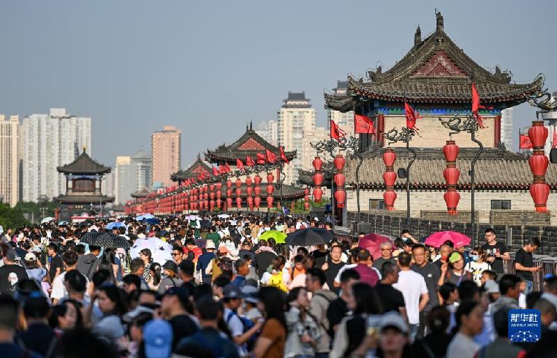 西安城墙景区“五一”旅游火热