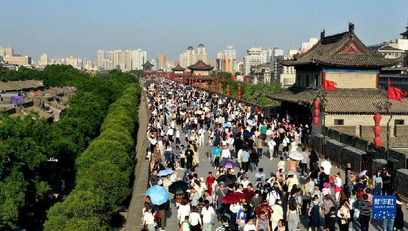 西安城墙景区“五一”旅游火热