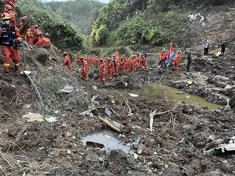 永不放弃——藤县空难搜救工作