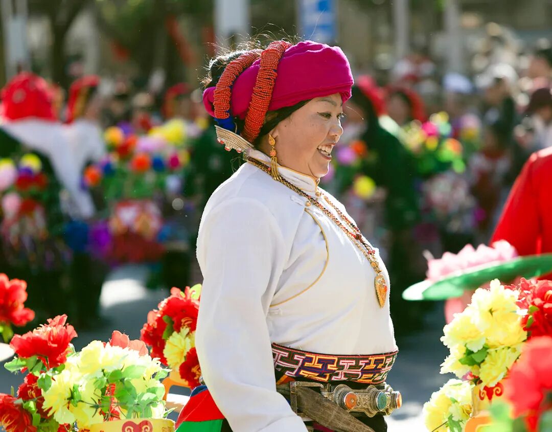 非遗巡游庆羌年