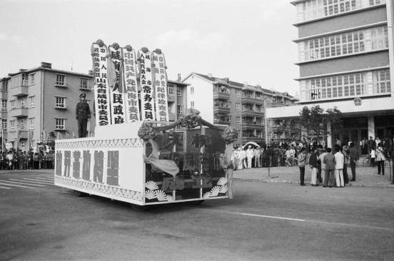 与城市共成长，一位威海摄影人的光影城记